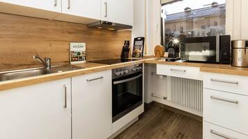 Fridge, microwave, oven, stovetop