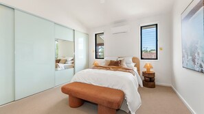 2 bedrooms, WiFi, bed sheets - Byron Bay Accom - Keesing Villa 8 right in the heart of Byron Bay (Byron Bay)