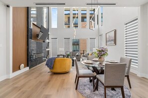 Dining - Stylish 5-BD 5A home with Rooftop & Grill - 5-mins drive to Downdown Dallas! (Dallas)