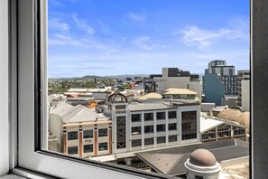 Interior - Iconic Skyline Modern Abode with Free Parking (Auckland CBD)