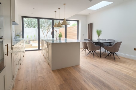 Apartment | Living area. Beautiful Five-Bedroom House