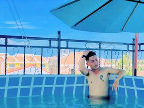 حمّام سباحة خارجي