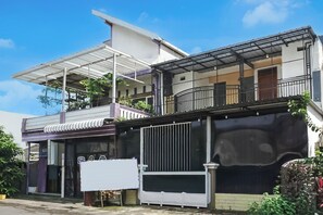Exterior - OYO 95035 Harmony Guest House Syariah (Malang)