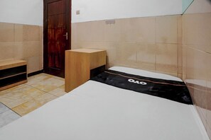 Standard Single Room - OYO 95035 Harmony Guest House Syariah (Malang)