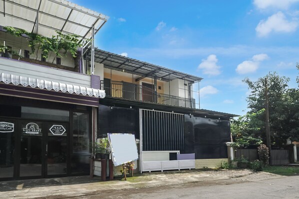 Exterior - OYO 95035 Harmony Guest House Syariah  (Malang)