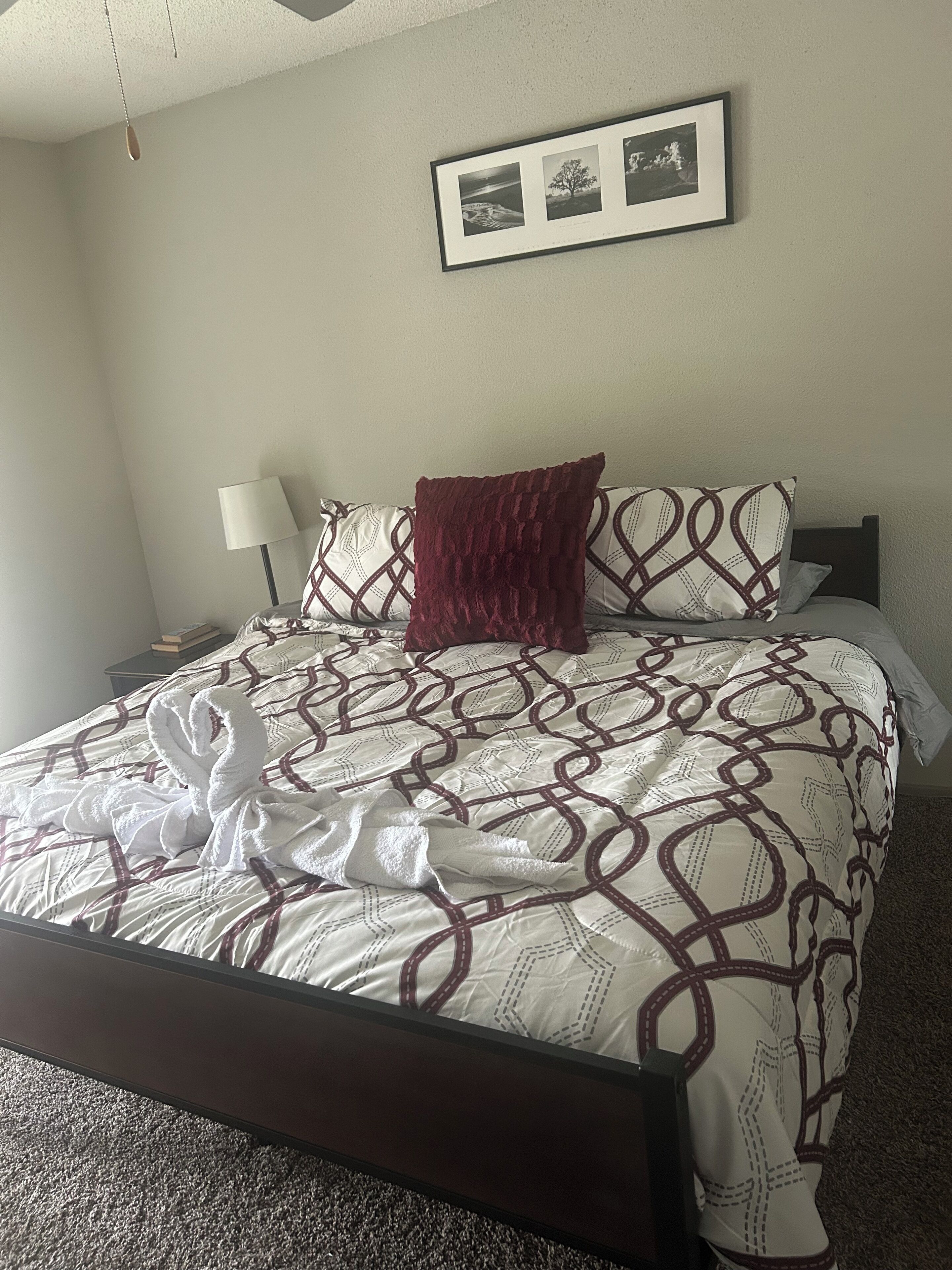 1 dormitorio, tabla de planchar con plancha, wifi y ropa de cama