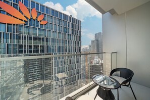 Property grounds - Cozy 1-bedroom apartment in enchanting Dubai with AC and gym (Dubai)