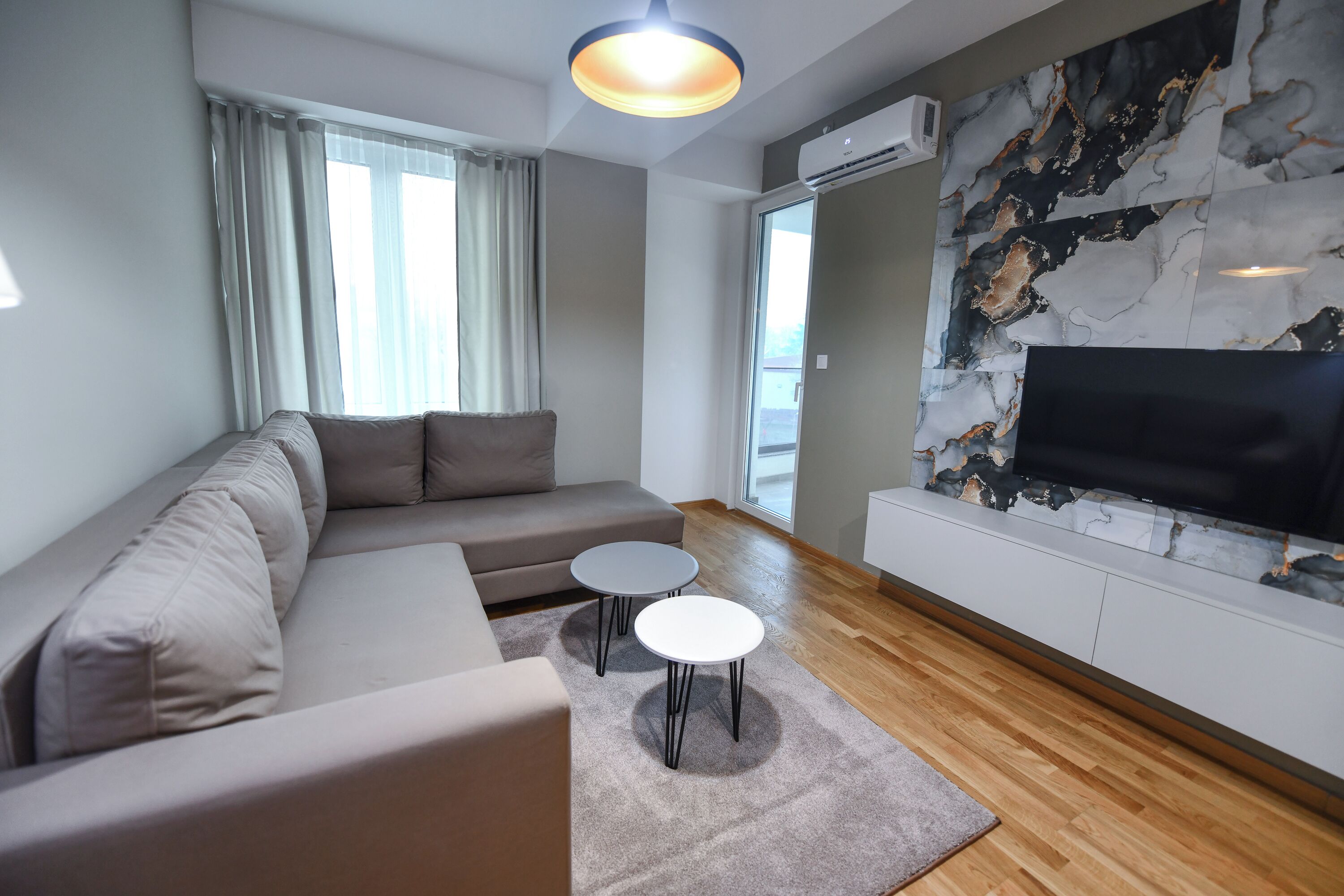 Una Smart TV, libros