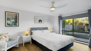 Room - Pet-friendly Private Retreat with Large Backyard (Surf Beach)