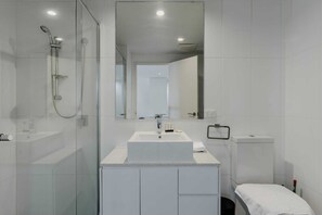 Hair dryer, towels - Urban 1-Bed Apartment in the Heart of the City (Braddon)