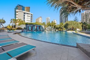Pool - Oceanview 2-Bed with Pool, Sauna, Gym & Parking (Surfers Paradise)