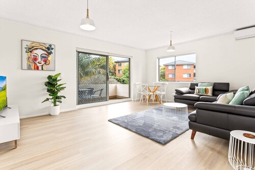 Bright and convenient apartment, close to shops