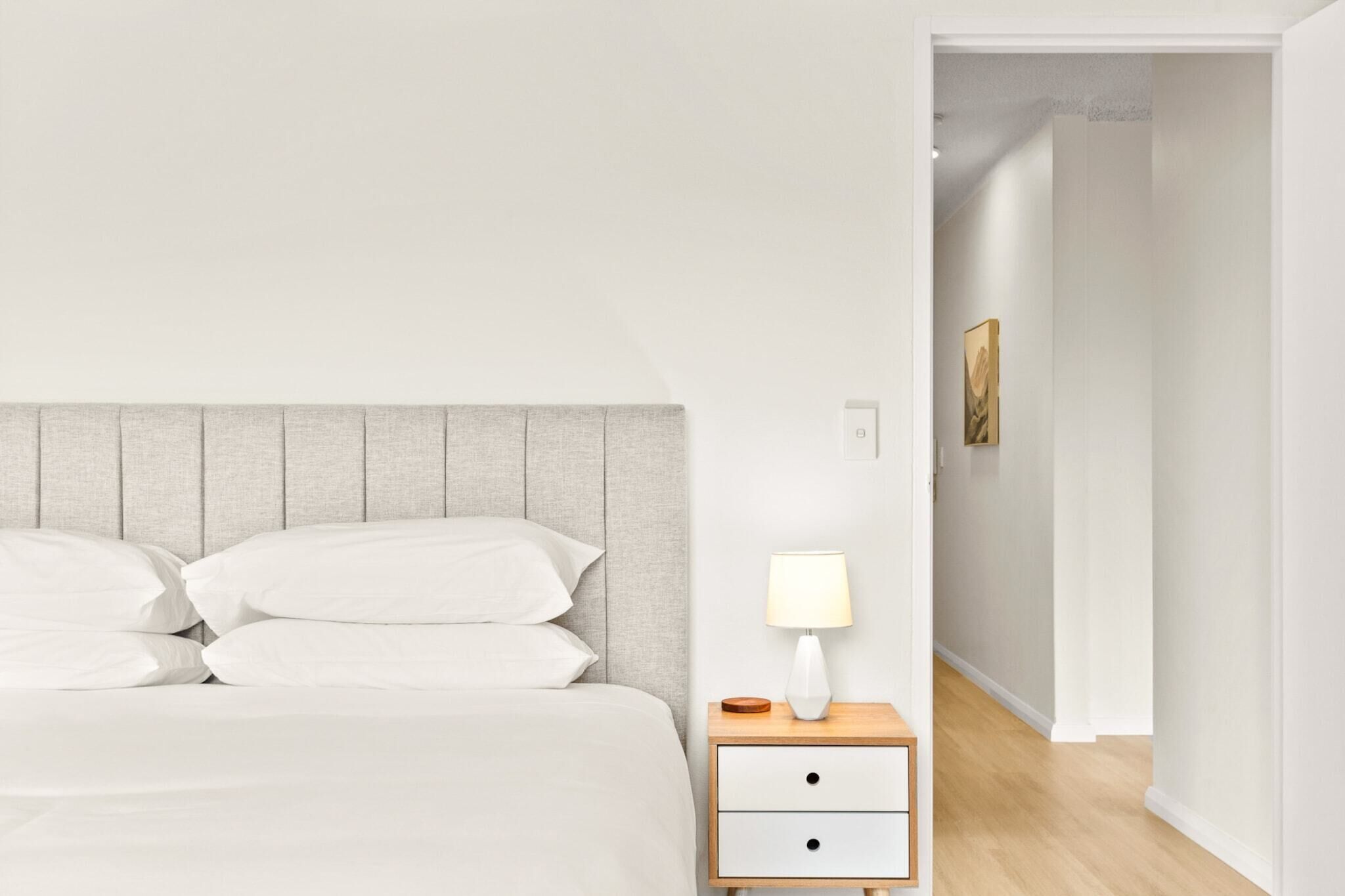 Iron/ironing board, Internet, bed sheets