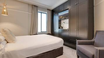 2 dormitorios, escritorio, tabla de planchar con plancha y Internet