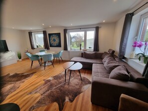 Smart TV, fireplace - Vacation home on inland dike, fireplace, sauna, fenced - AKate Kronprinzenkoog (Kronprinzenkoog)