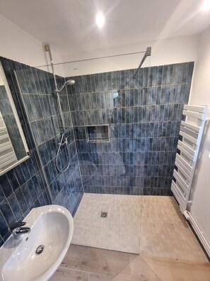 Shower, hair dryer, towels - Vacation home on inland dike, fireplace, sauna, fenced - AKate Kronprinzenkoog (Kronprinzenkoog)