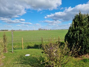 Property grounds - Vacation home on inland dike, fireplace, sauna, fenced - AKate Kronprinzenkoog (Kronprinzenkoog)