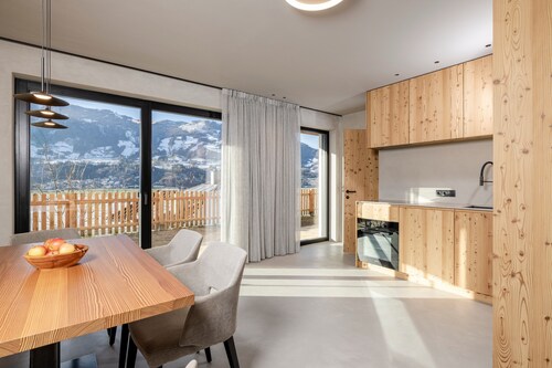Apartment „Vronis Lodge“ mit Bergblick, WLAN und Klimaanlage