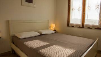 1 Schlafzimmer, Bügeleisen/Bügelbrett, Reisekinderbett