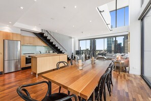 Interior - Incredible City Views in Convenient CBD Apartment (Melbourne)