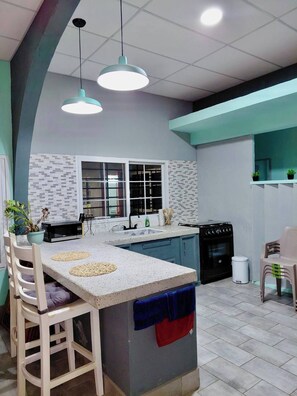 Fridge, microwave, oven, stovetop - Peaceful Morales Getaway with 3 Spacious Bedrooms (Morales)