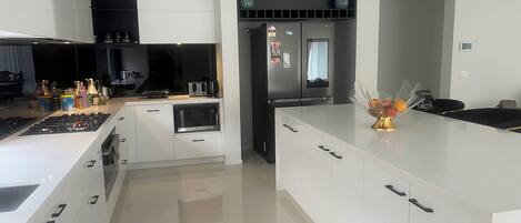 Køleskab, kogeplade