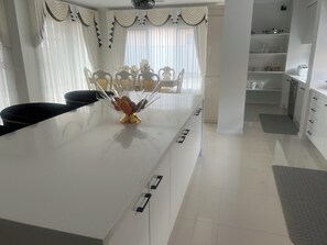 Dining - Stunning Guest Room Retreat in Bonnie Brook (Bonnie Brook)