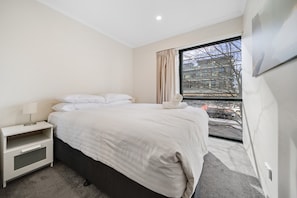 2 chambres, bureau, fer et planche à repasser, accès Internet