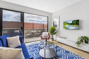 Smart TV, offices - Boutique apartment in quiet, sought-after suburb (Carnegie)