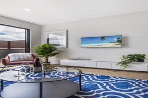 Smart TV, offices - Boutique apartment in quiet, sought-after suburb (Carnegie)