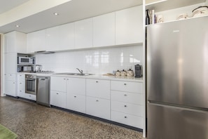 Fridge, microwave, oven, stovetop - Gorgeous 2-Bed Victorian Home in Artsy (Brunswick)
