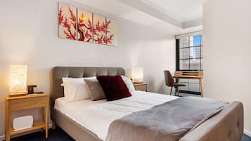 Desk, iron/ironing board, Internet, bed sheets