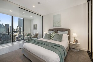 2 chambres, fer et planche à repasser, draps fournis