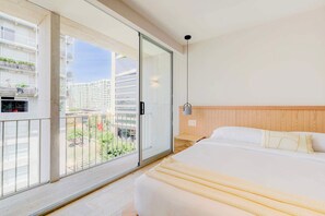 Desk, iron/ironing board, WiFi, bed sheets - TOP The Raven Double | Modern 2BR apartment (Mexico City)