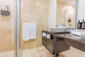 Shower, hair dryer, towels - TOP City View Santa Fe | Lovely 1 BR Apartment in Santa Fe (Mexico City)