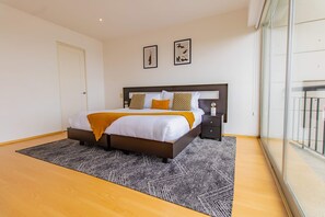 Desk, iron/ironing board, WiFi, bed sheets - TOP City View Santa Fe | Lovely 1 BR Apartment in Santa Fe (Mexico City)