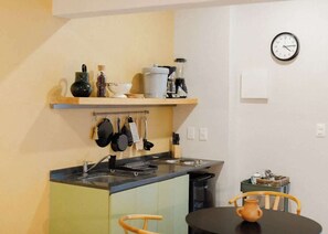 Stovetop, coffee/tea maker, electric kettle, toaster - TOP Campeche - Trendy 1BR Apartment (Mexico City)