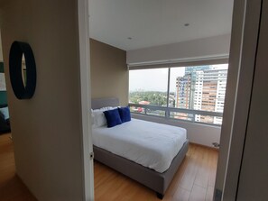 Iron/ironing board, WiFi, bed sheets - TOP Santa Fe Abode I Contemporary 3 Bedroom Apartment in Santa Fe (Mexico City)