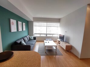 TV, offices - TOP Santa Fe Abode I Contemporary 3 Bedroom Apartment in Santa Fe (Mexico City)