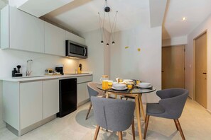 Fridge, microwave, stovetop, coffee/tea maker - TOP Condesa | Bright 1 BR apartment (Mexico City)