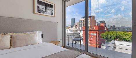 Escrivaninha, ferros/tábuas de passar roupa, Wi-Fi, roupa de cama