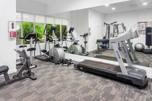 Fitness facility - Beautiful Unit with Gym and Pool near Museums (South Brisbane)