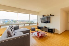 TV, offices - TOP The Creek Block  | Modern 2 Bedroom Apartment in Santa Fe (Mexico City)