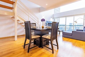 Dining - TOP The Creek Block  | Modern 2 Bedroom Apartment in Santa Fe (Mexico City)
