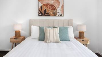 Desk, iron/ironing board, Internet, bed sheets