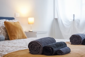 Iron/ironing board, WiFi, bed sheets