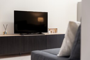 TV - Maison Rosaria Vacation Home near Allianz Stadium with Balcony (Torino)