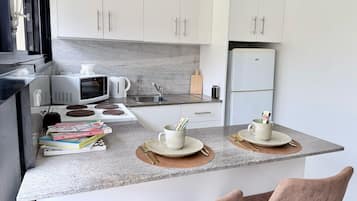 Fridge, microwave, stovetop, coffee/tea maker