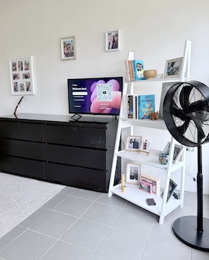 Interior - Potts Point Cozy Studio Near Parks & Water (Potts Point)