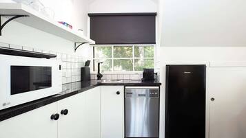 Microwave, stovetop, dishwasher, coffee/tea maker